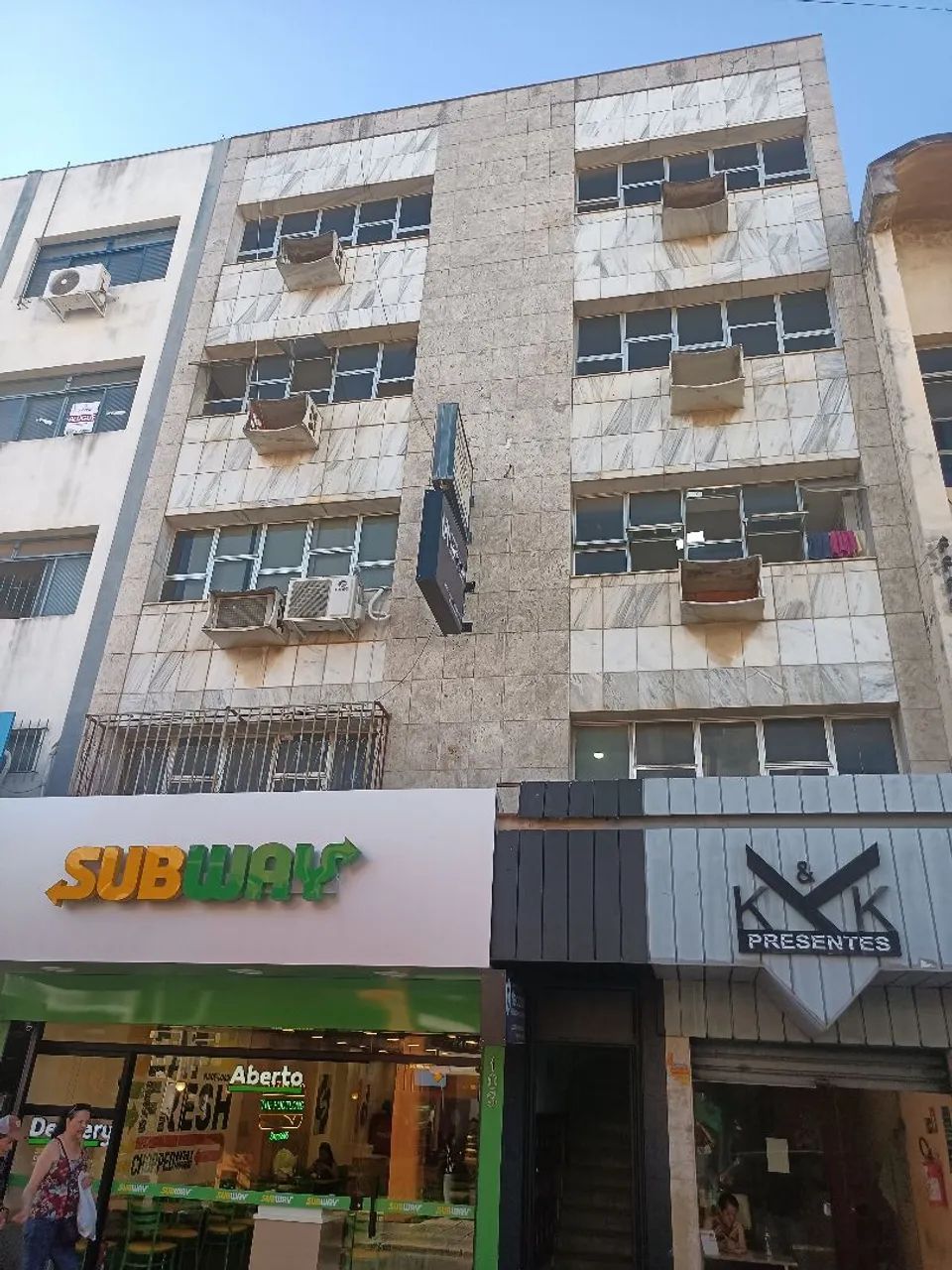 Alugo sala no centro com banheiro próximo shopping popular 