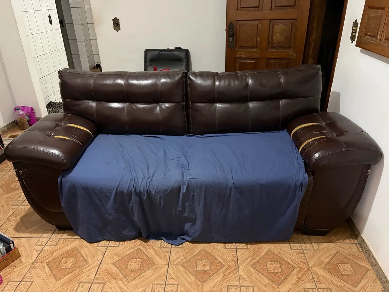 Conjunto 2 sofás de couro - Foto 2