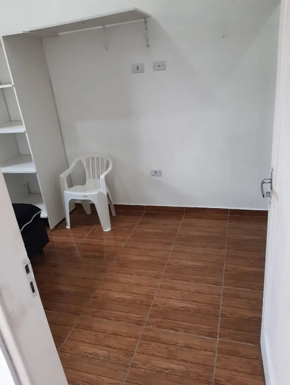 Alugo Quarto com Banheiro Privativo em Cotia - Foto 4