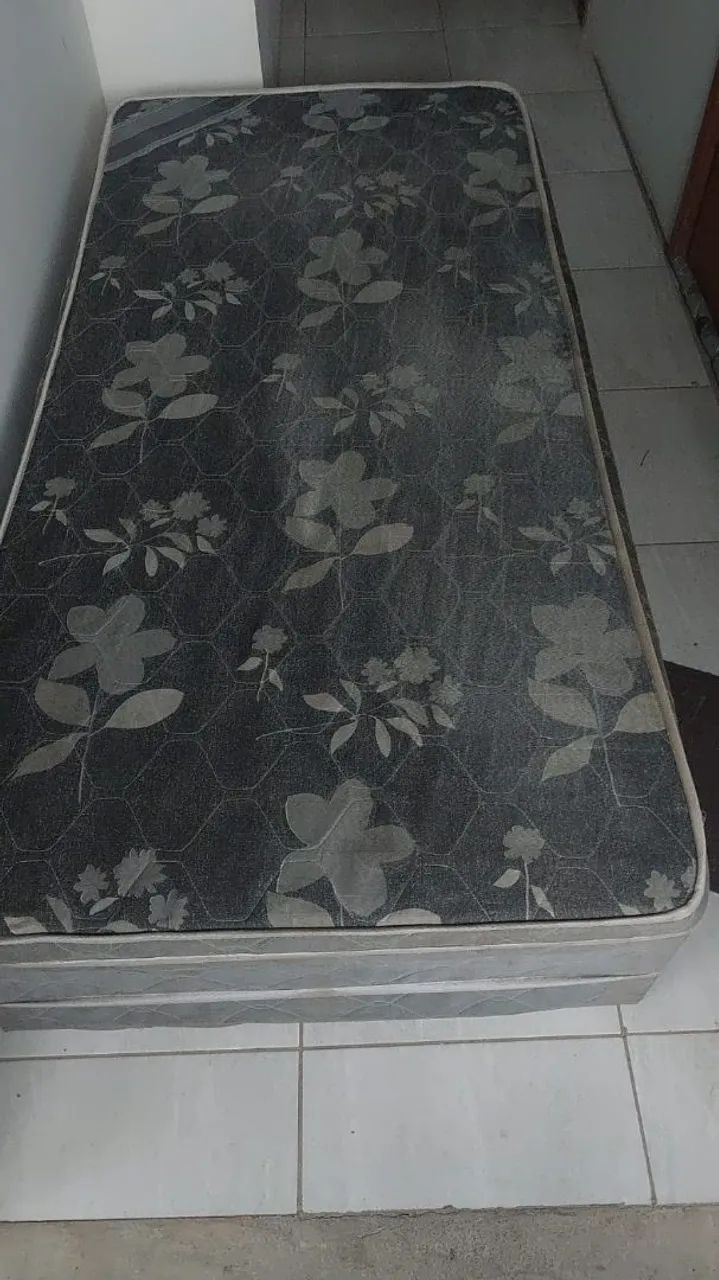 Vendo cama box solteiro 