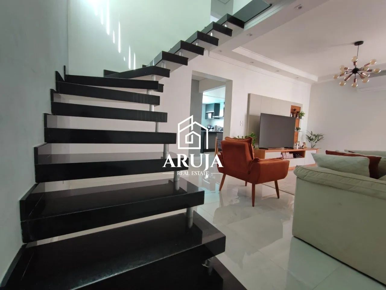 Casa com 4 Dormitórios, 1 Suíte, Piscina e Área Gourmet - Foto 3