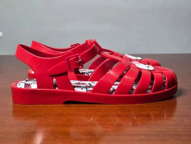 Melissa Possesion Hello Kitty 38 - Foto 3