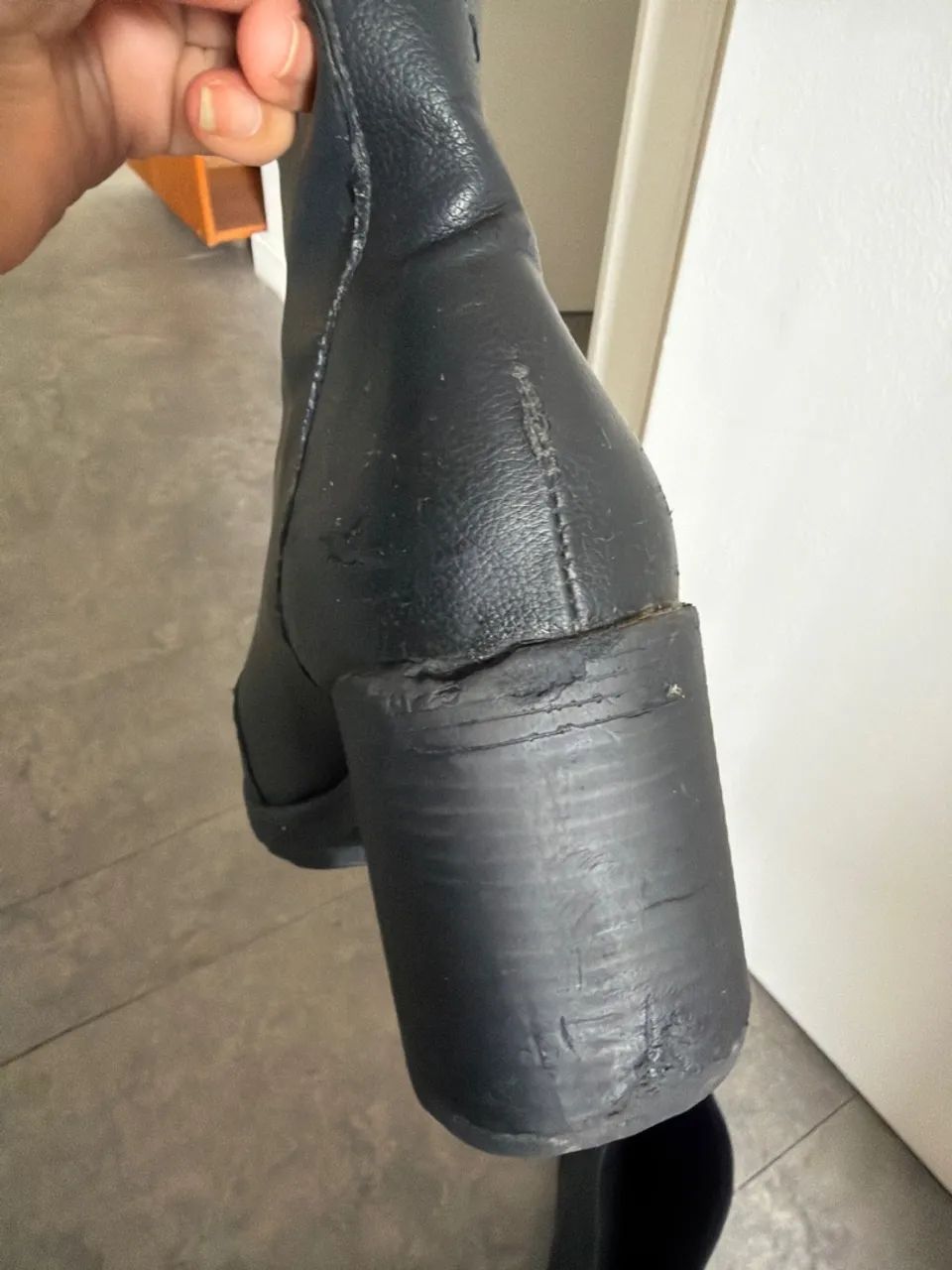 Bota cano médio com zíper  - Foto 5