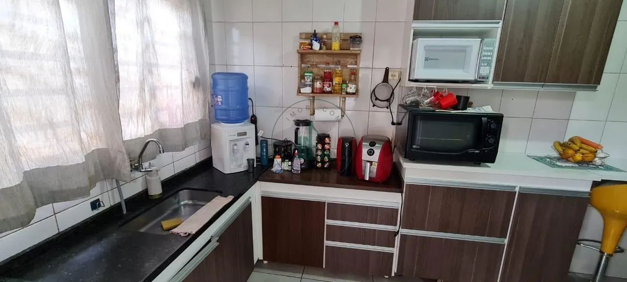 Conforto e praticidade: casa com móveis planejados e excelente ventilação