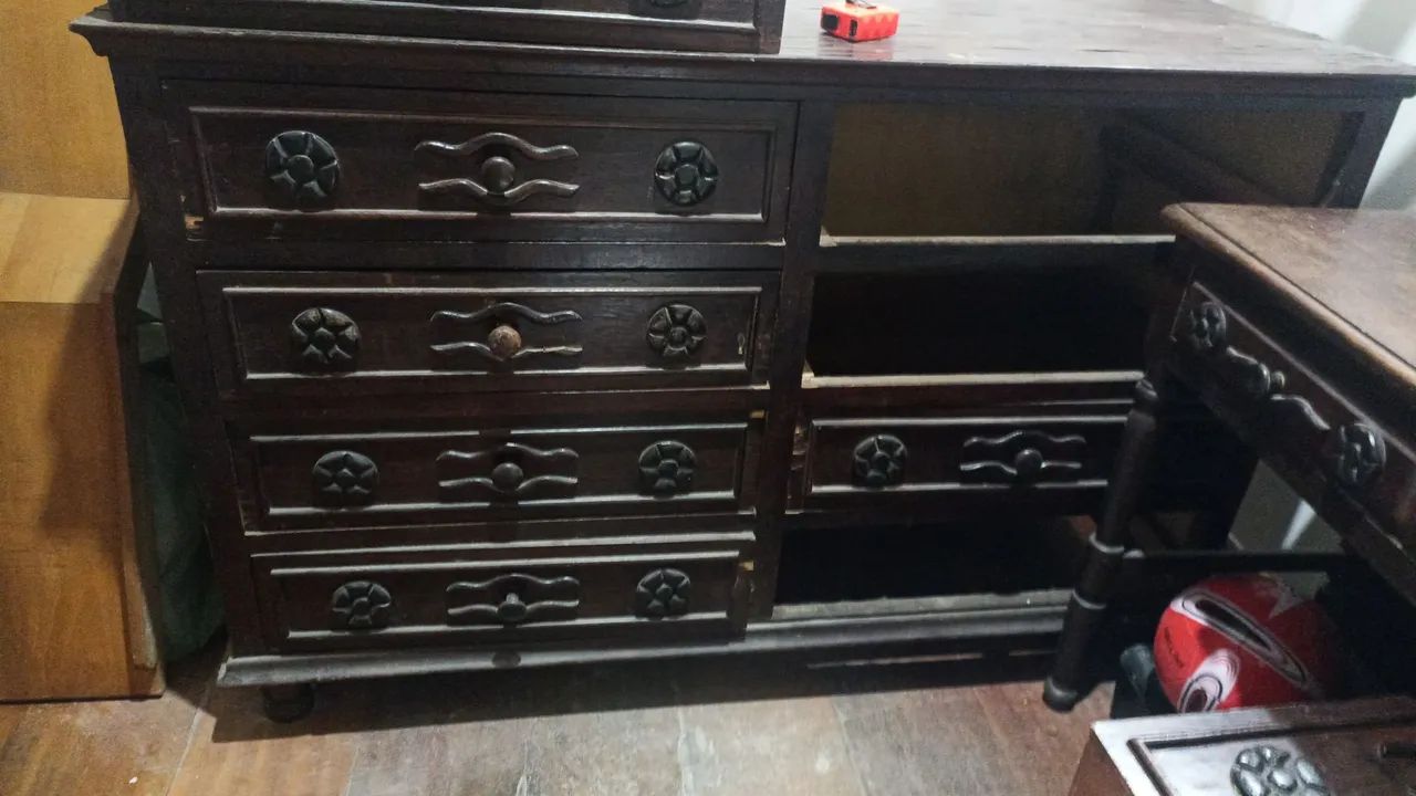 Cômoda sucupira 8 gavetas 