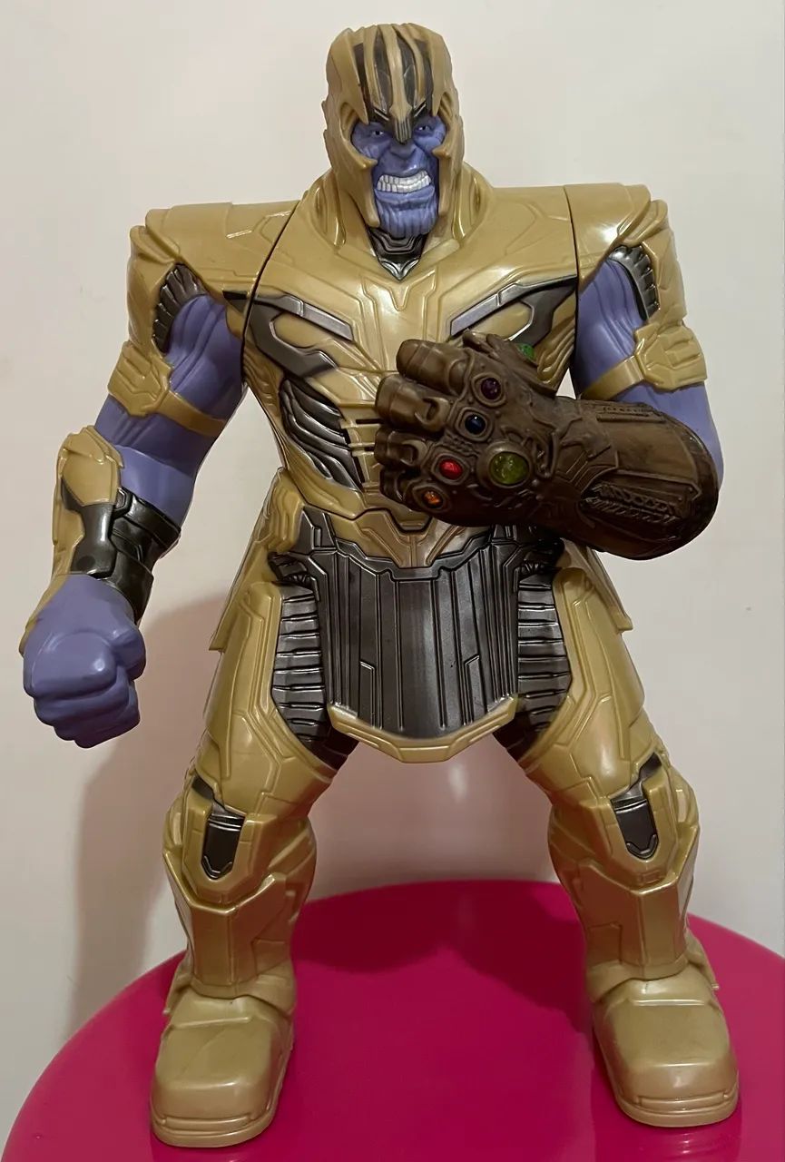 Boneco Thanos 35cm com sons e luzes Hasbro 