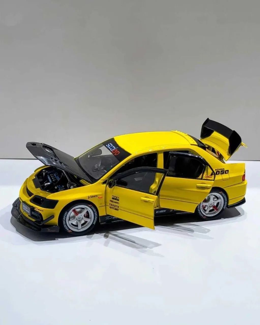 Mitsubishi Lancer Escala 1:24 - Foto 2