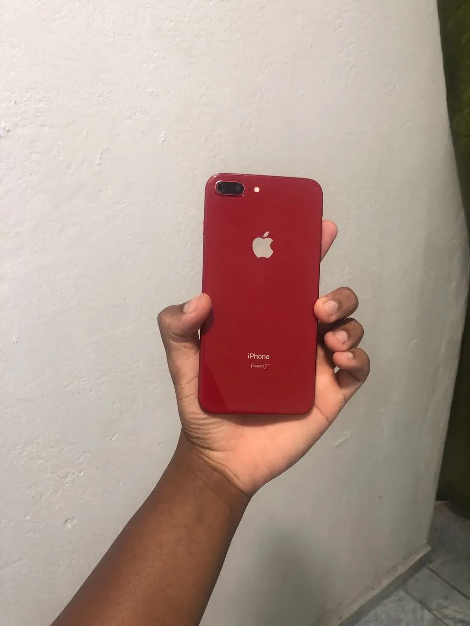 iPhone 8 Plus 64 gigas, tela com mancha, câmera frontal sem funcionar  - Foto 2