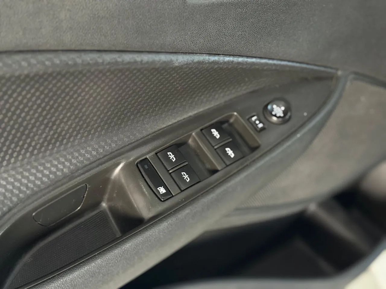 ONIX LTZ 1.0TB 2022/2022 COM 50.000 KM ÚNICO DONO COM VISTORIA CAUTELAR APROVADO. - Foto 9