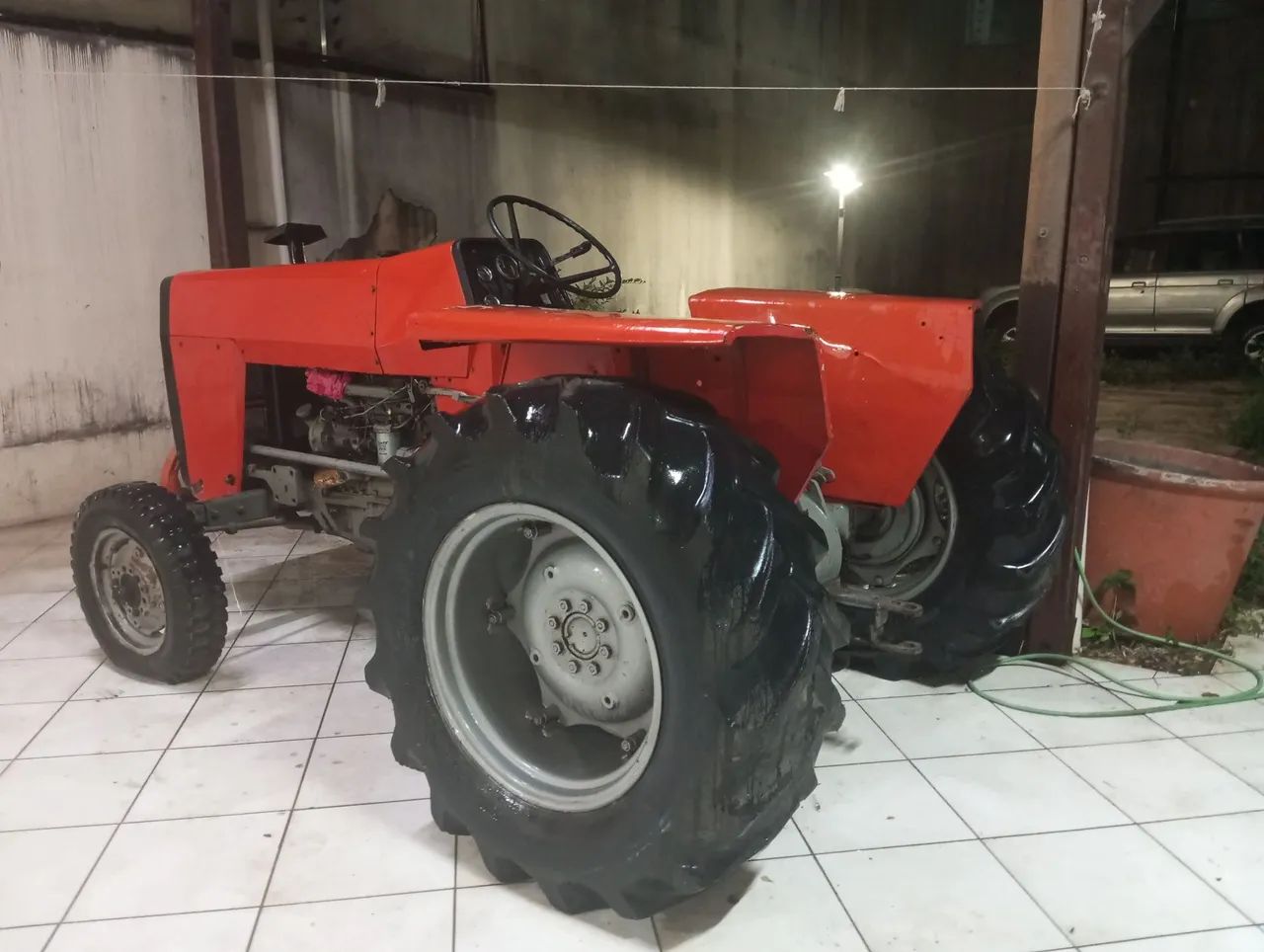 Trator Massey Ferguson modelo 235 - Foto 2