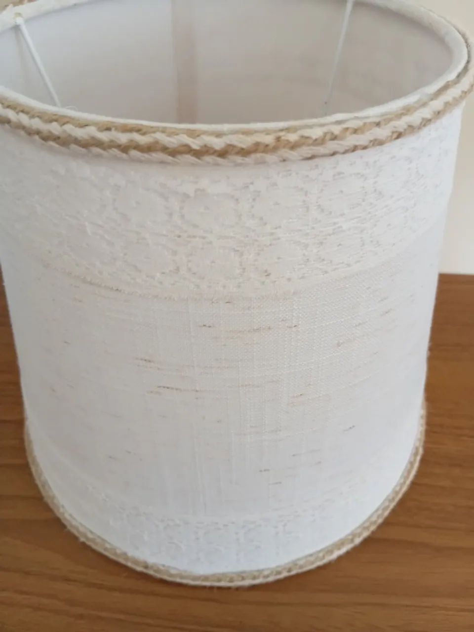 CÚPULA DE ABAJUR BRANCA COM DETALHE EM RENDA (NOVA) - Foto 2