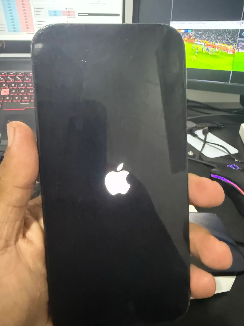 iPhone 16 pro Max preto com detalhe  - Foto 2