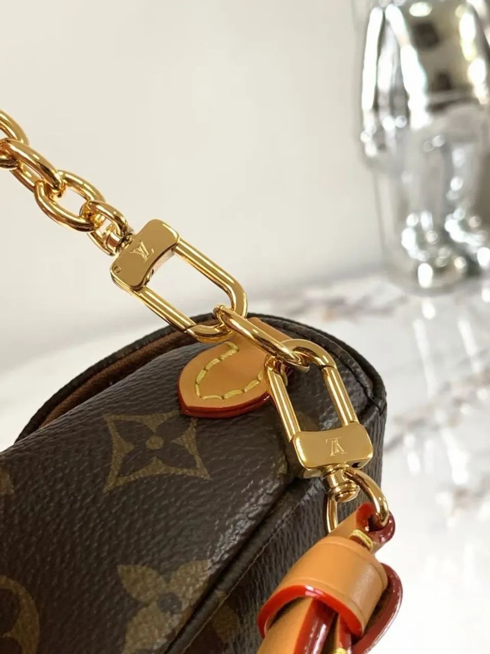     Bolsa Louis Vuitton Monogram com Alça de Corrente - Foto 4