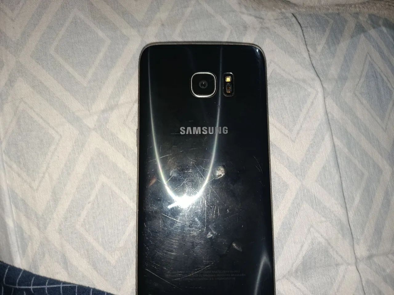 S7 edge em bom estado sem botões de volume 