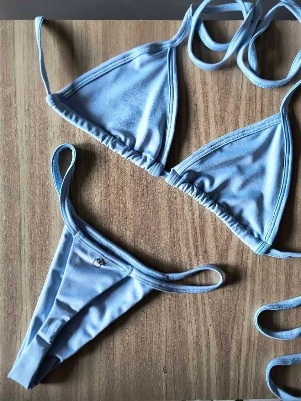 Biquíni M azul bebê modelo bronze 