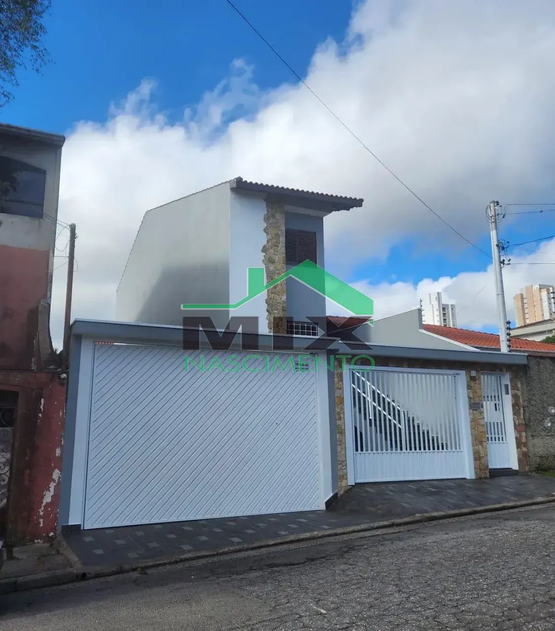 Sobrado com 202m², 3 Dormitórios, Suíte e 4 Vagas | Vila Floresta  Santo André