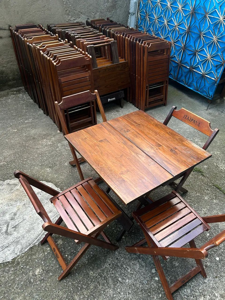 Jogo de mesas 70x70 com 4 cadeiras - Foto 2