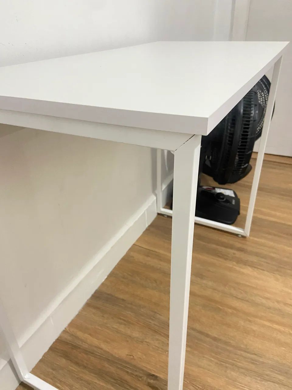 Mesa de computador + cadeira. 432957907219916802