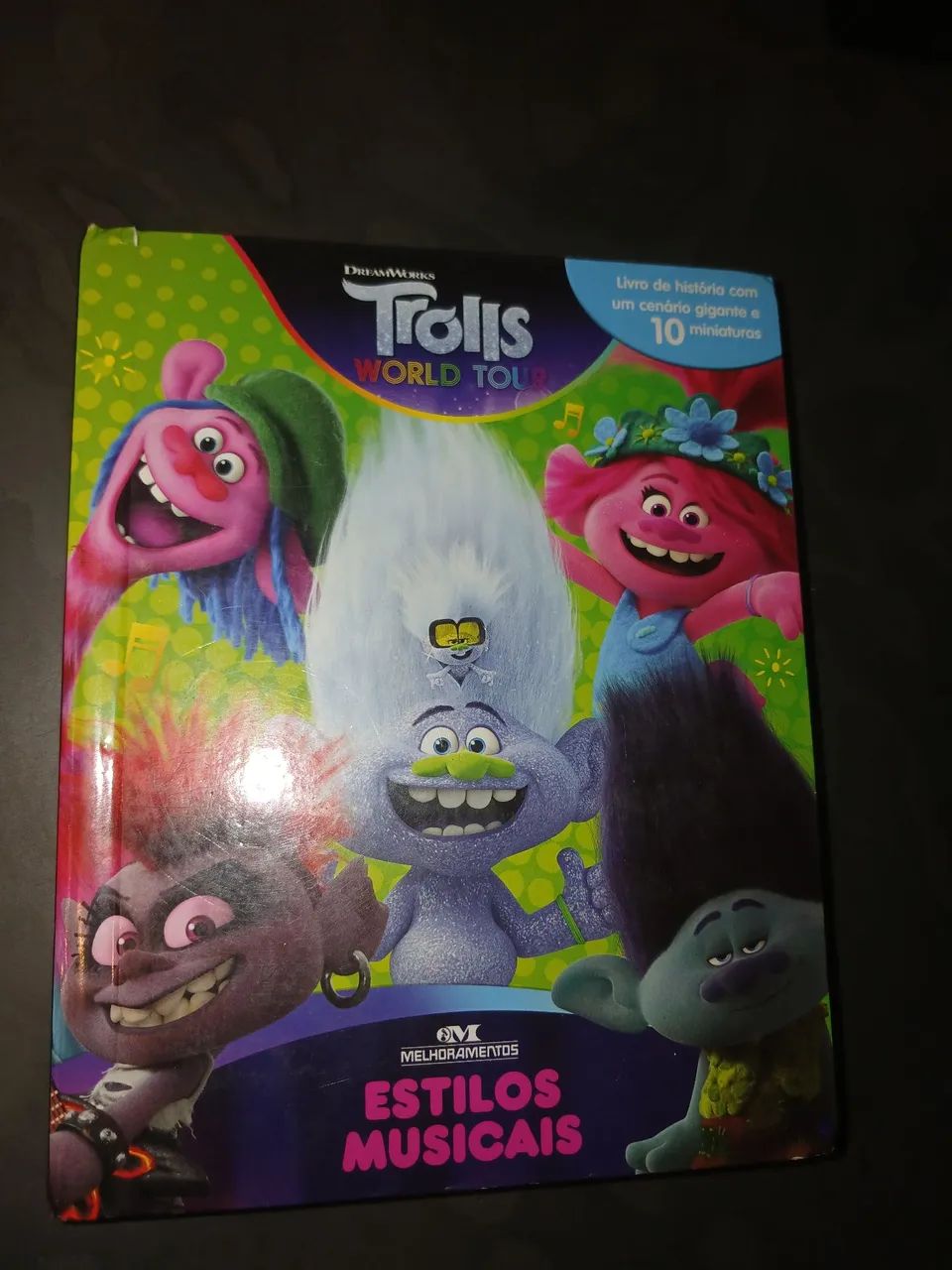 Livro trolls com miniatura - Foto 5