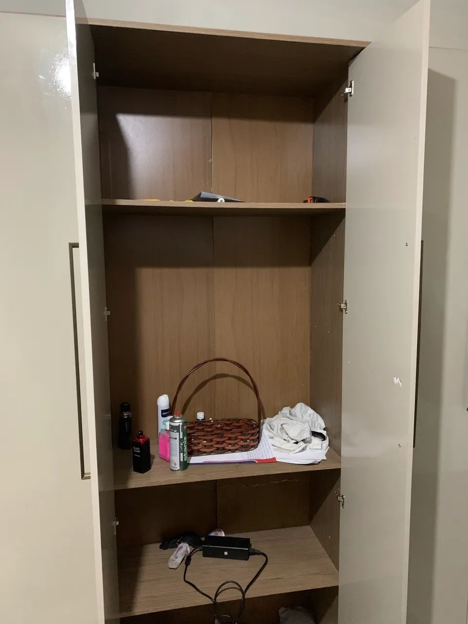 Guarda roupa semi novo 