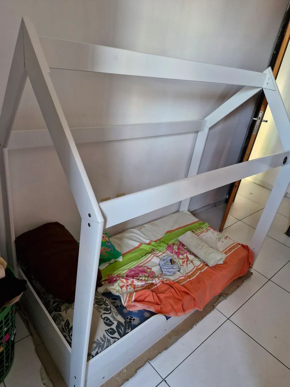 Cama montessoriana 