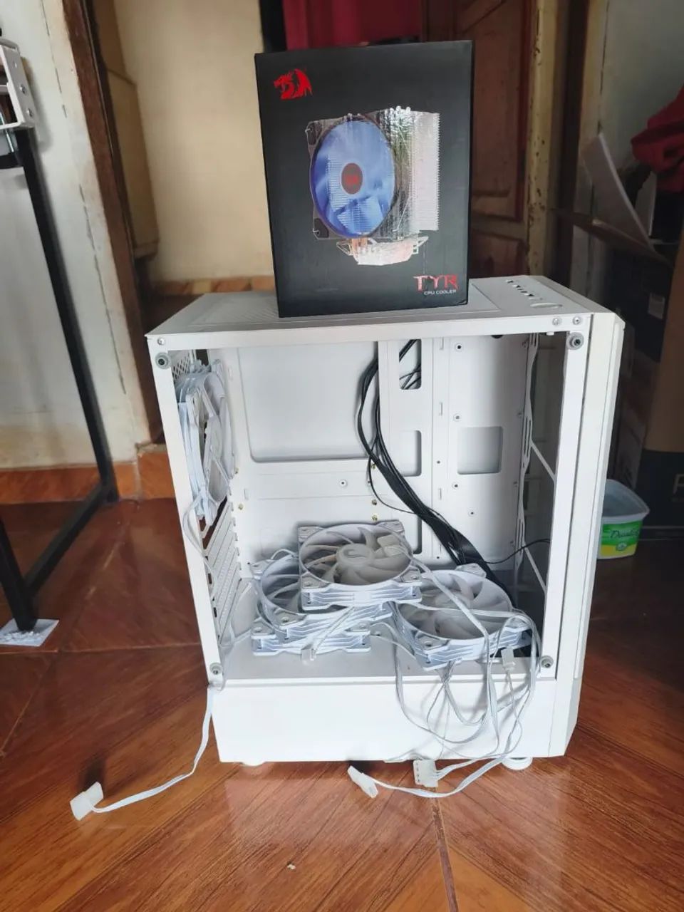 Gabinete mid Tower e cooler redragon tyr