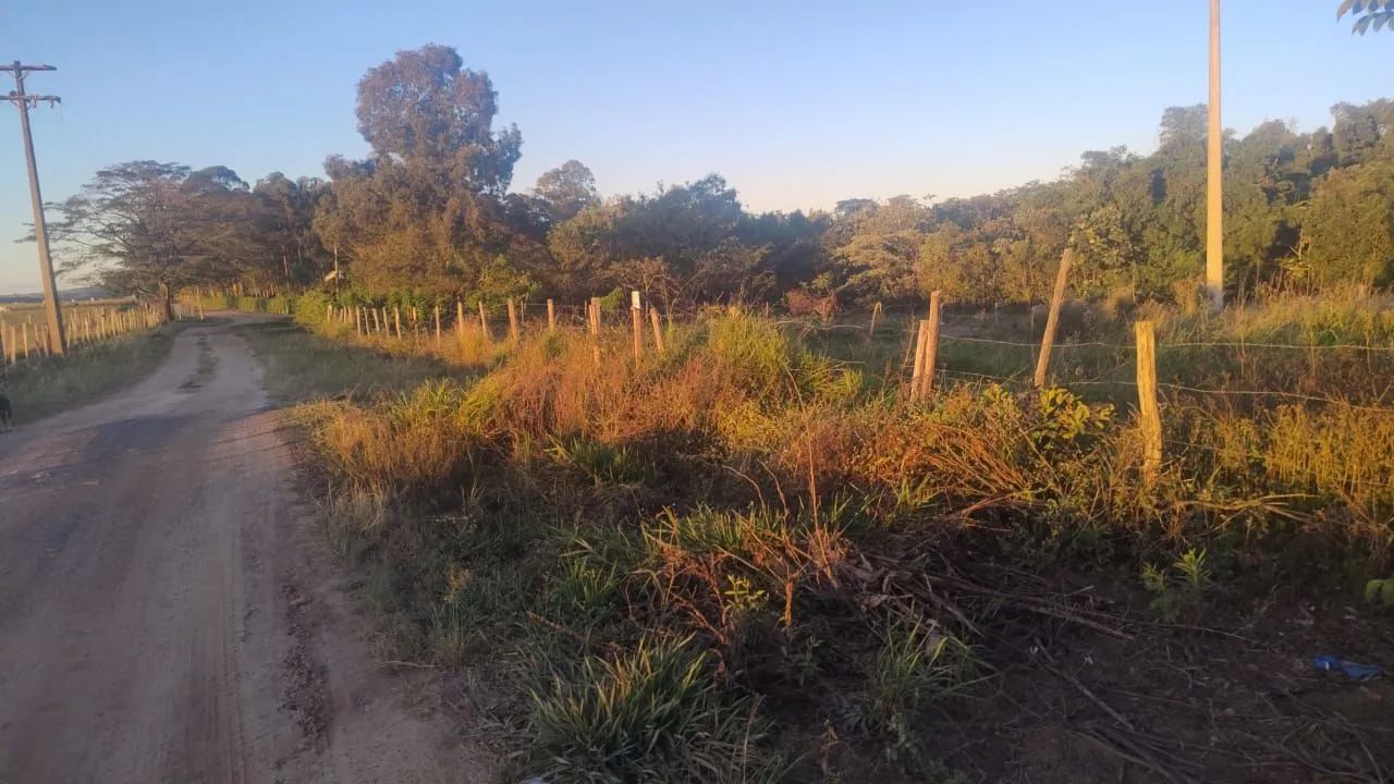 terreno ótimo para construir em um lugar tranquilo. - Foto 4
