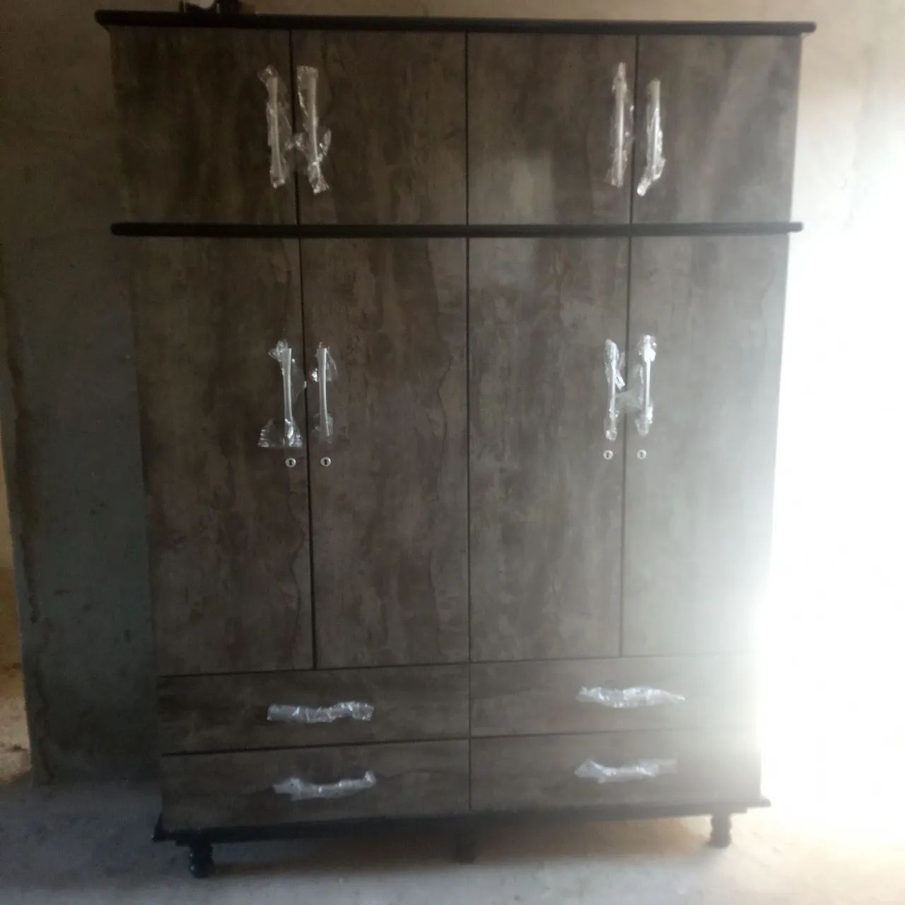 Guarda roupa de madeira