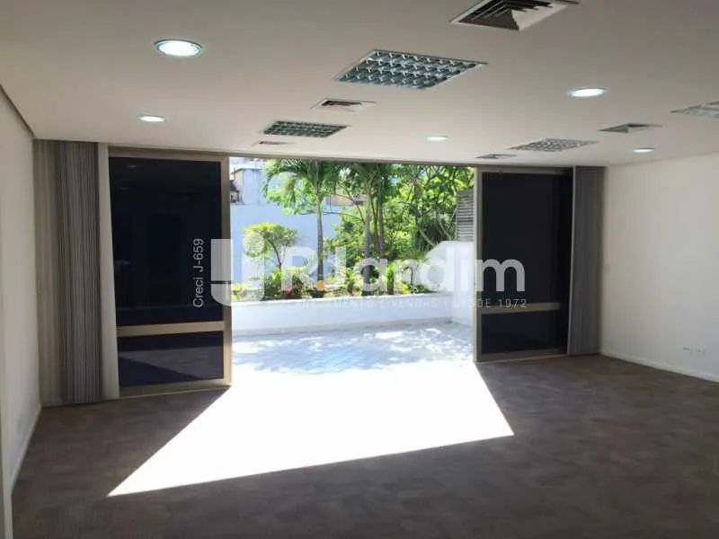 Prédio / Comercial / Humaitá