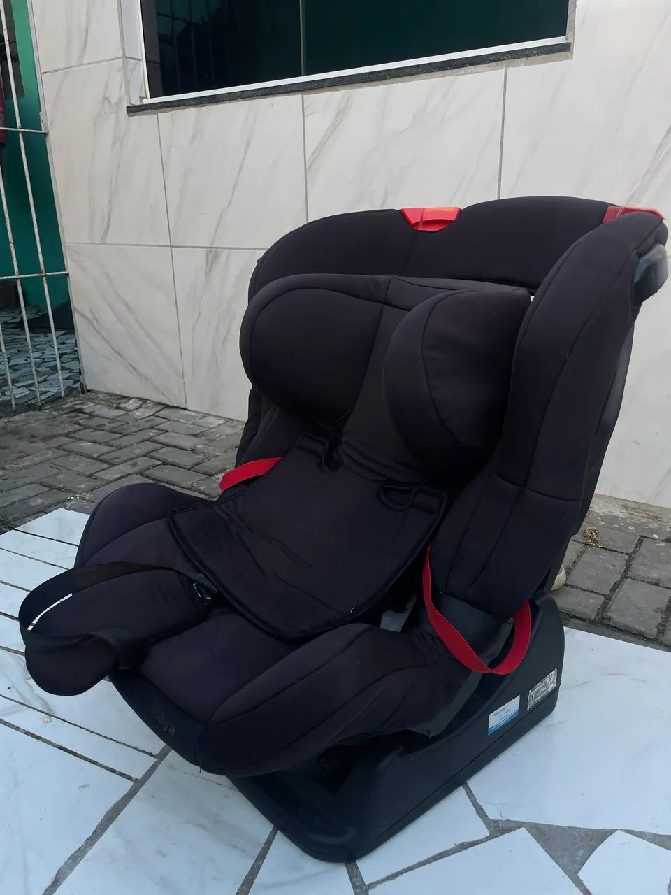 Vendo cadeirinha de bebê para carro em ótimo estado de conservação - Foto 3