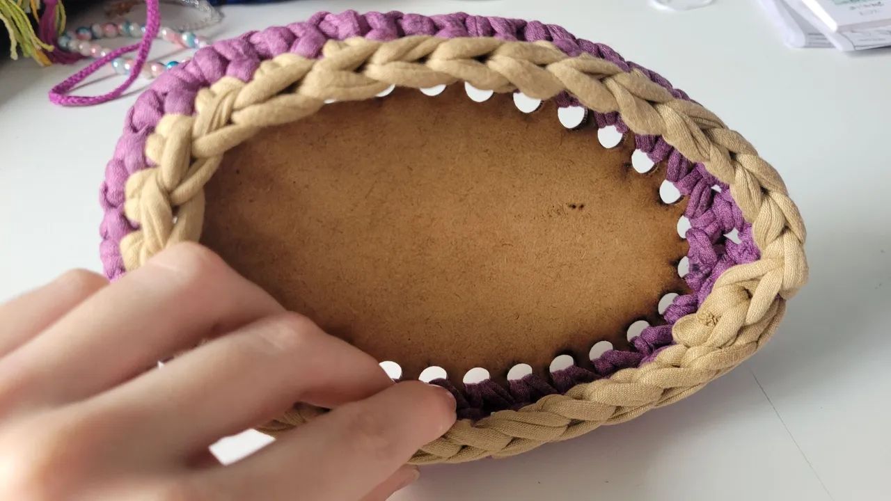 Mini porta treco oval de crochê - Foto 4