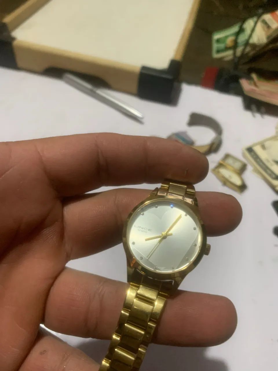 relógio de pulso feminino dourado da marca Lince - Foto 3