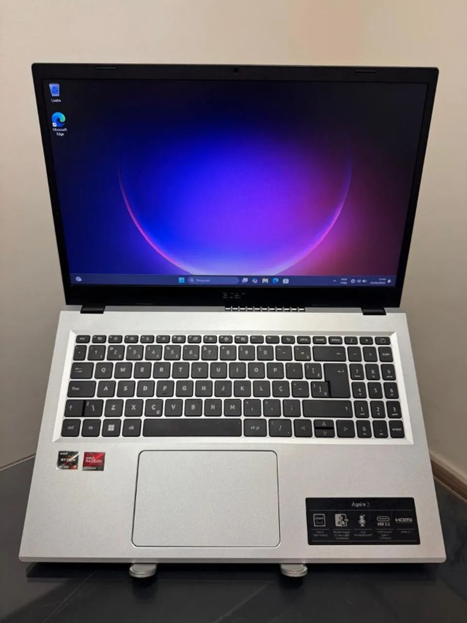 Notebook Acer - Ryzen 3-7320U - 4GB Ram - SSD 256GB Nvme - Radeon Graphics - Completo