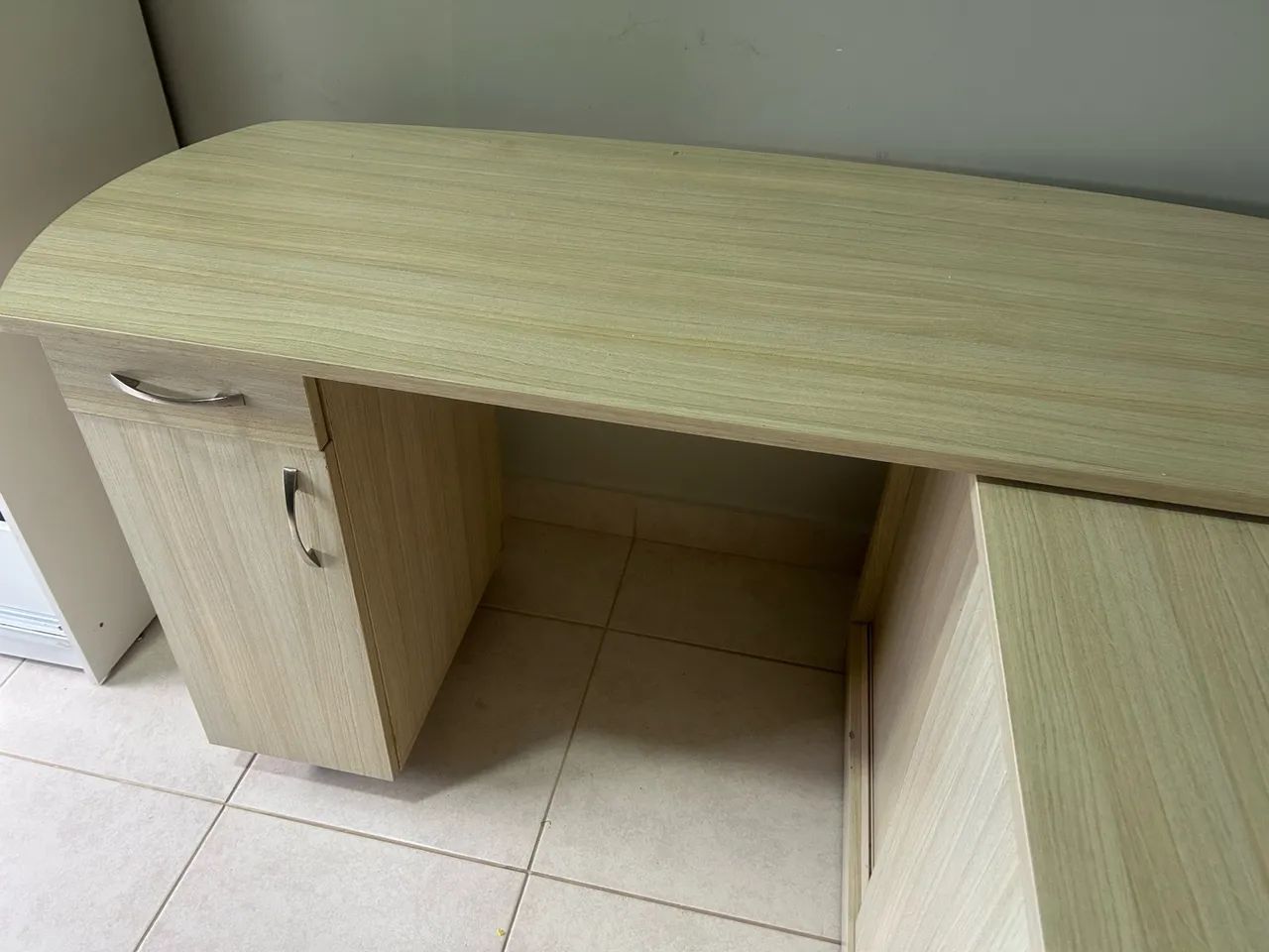Vendo escrivaninha semi nova - Foto 2