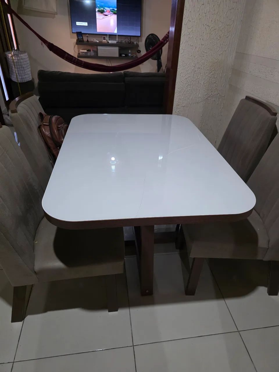 Vende-se mesa de jantar com 4 lugares  - Foto 2