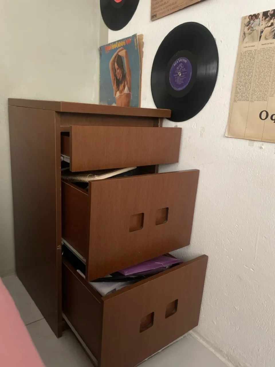 Móvel com 3 gavetas em ótimo estado  - Foto 2