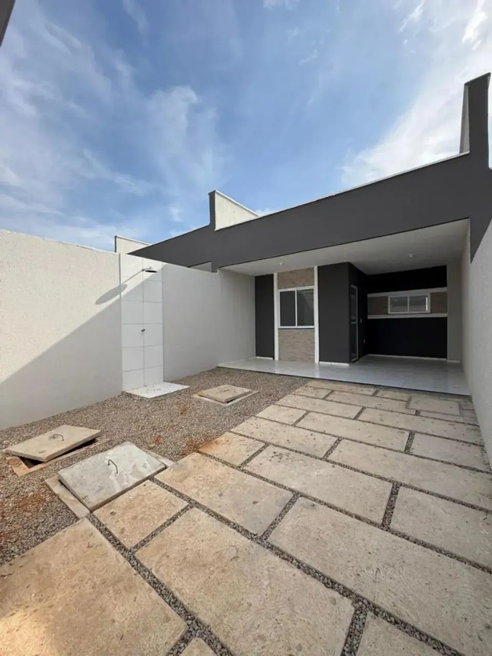 Excelente Casa no Barrocão | 2 Quartos | V815
