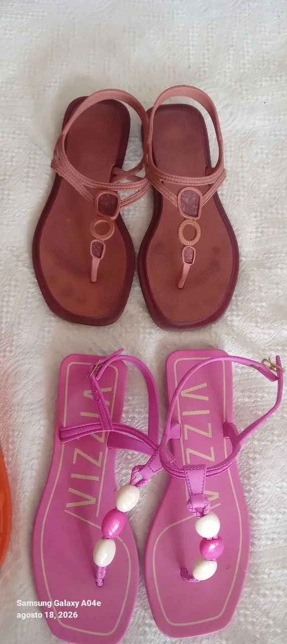 6 Lindos  pares de sandálias de plástico. - Foto 2