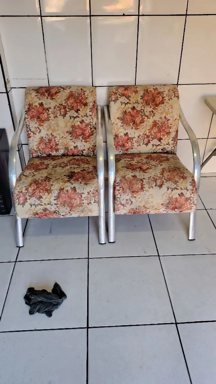 2 Poltrona florida em bom estado - Foto 2