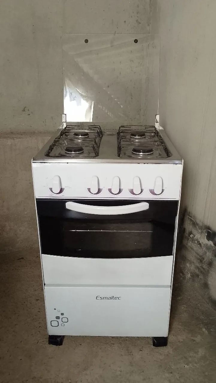 Fogão de quatro bocas não e elétrico funcionando perfeitamente 