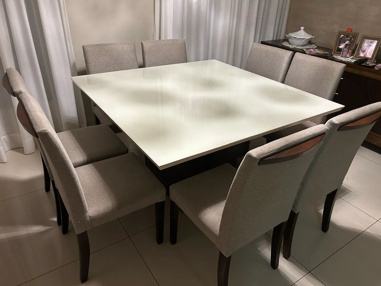 Mesa quadrada 130cm com 8 cadeira estofadas  - Foto 5