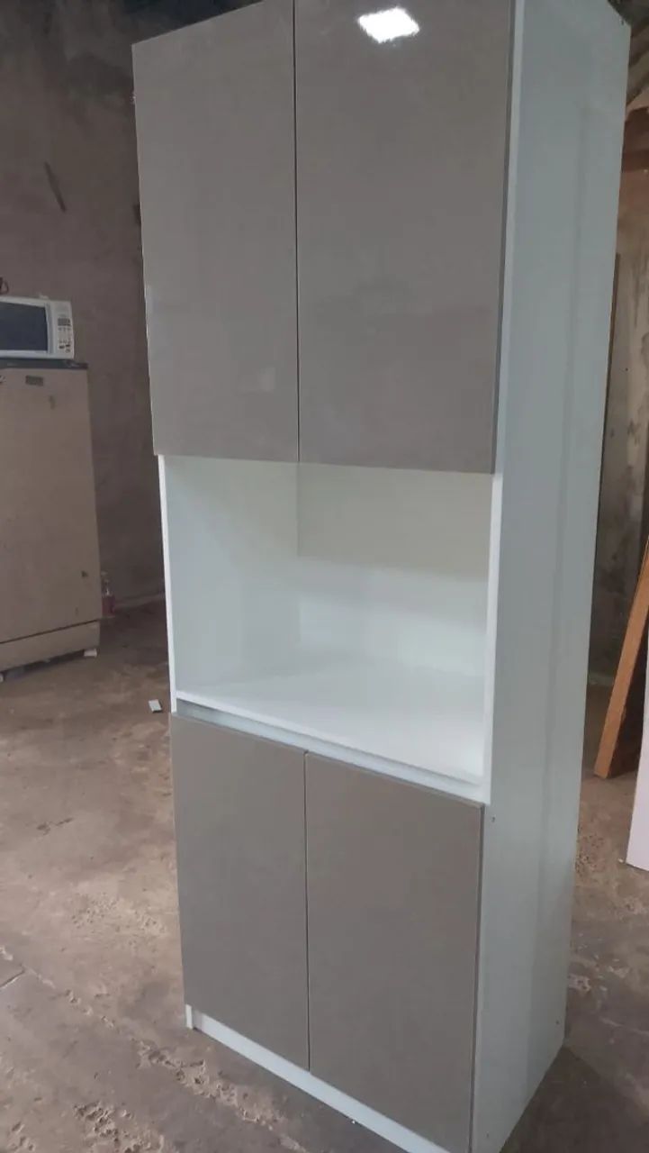 Multiuso 100 %MDF com espaço pra microondas.