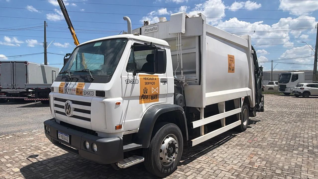 Vw 17230 compactador Lixeiro  - Foto 2