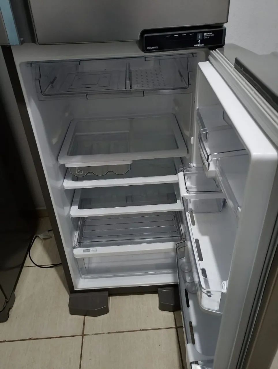 Vendo Geladeira semi nova - Foto 4