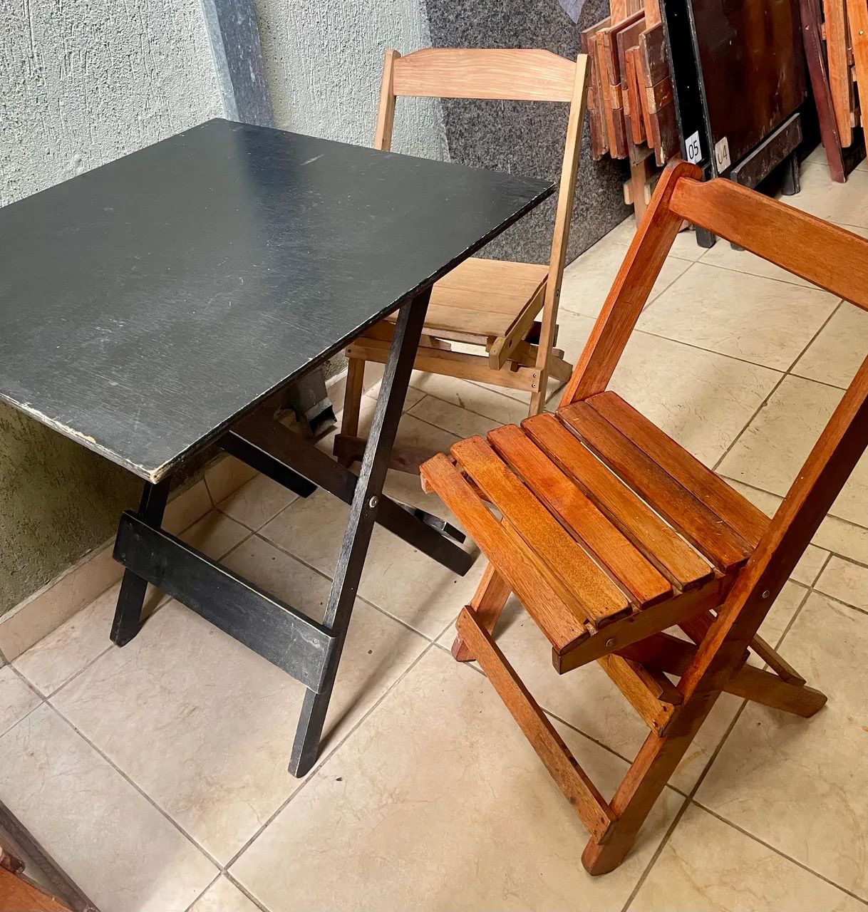 Mesa com cadeiras (1 jogo disponível) - Foto 2