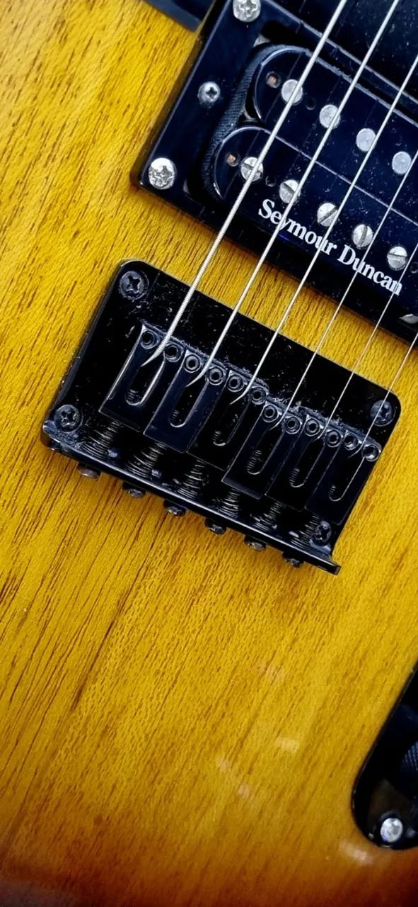 Guitarra Squier Bullet Strat HS + Seymour Duncan JB - Instrumentos