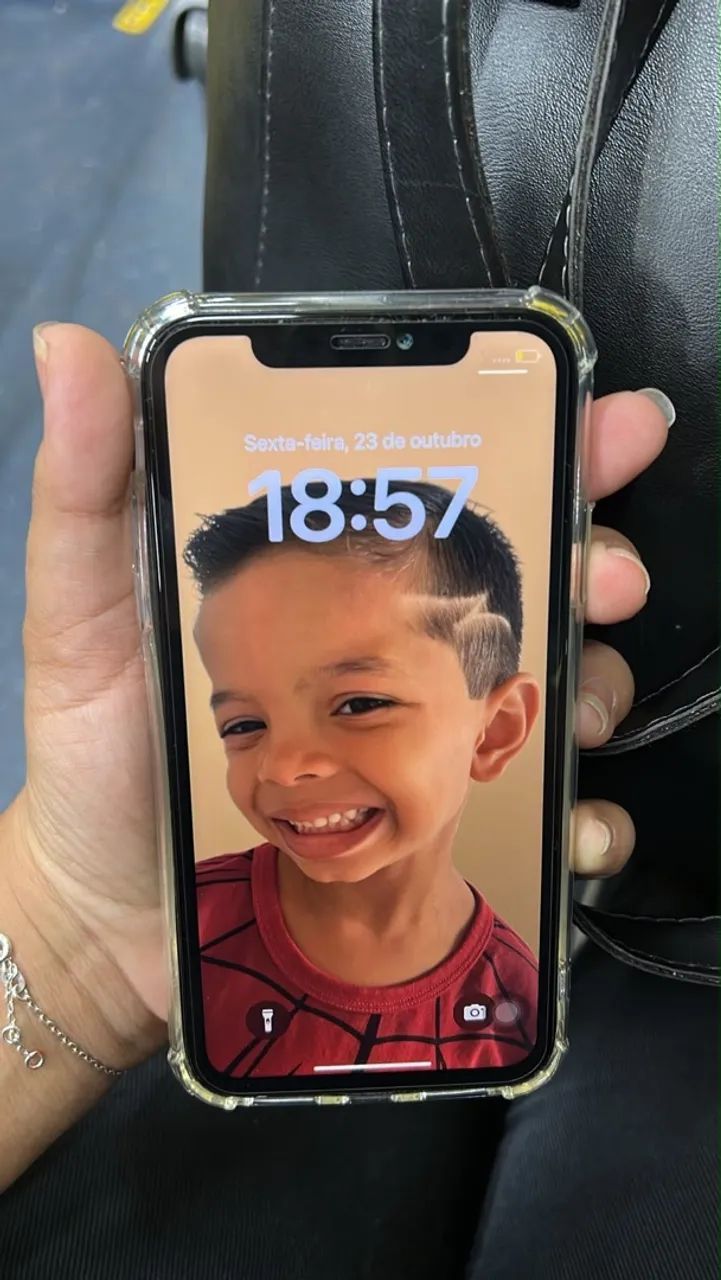 Vende-se iPhone 11 Preto