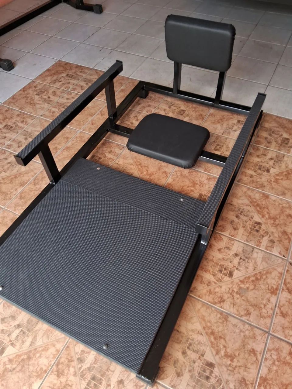 Suporte para elevação pélvica com encosto móvel 