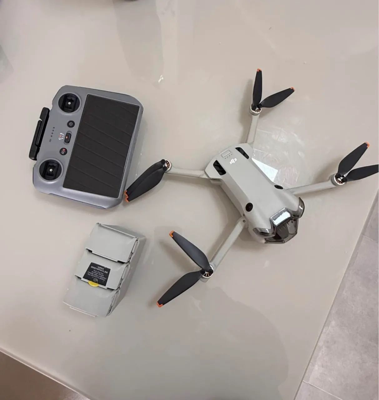 Drone DJI Mini 4 Pro (Combo Fly More) - Foto 2