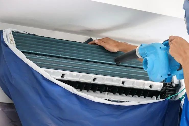 Limpeza e higienização de ar condicionado. - Foto 2